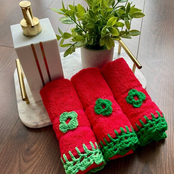 Handmade Christmas Embroidered Fingertip  Towel Set 100% Egyptian Cotton - Picture 1 of 2